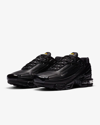 NIKE AIR MAX PLUS 3 SNEAKERS