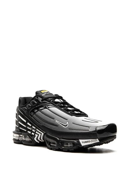 NIKE AIR MAX PLUS 3 SNEAKERS