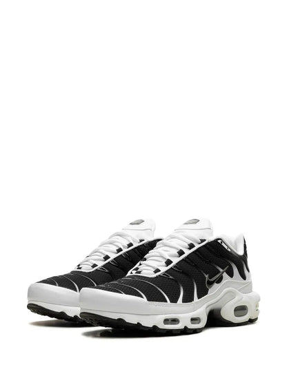 NIKE AIR MAX PLUS '' BLACK/WHITE'' SNEAKERS