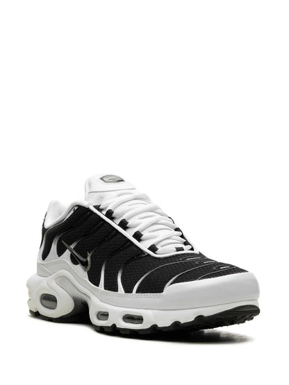 NIKE AIR MAX PLUS '' BLACK/WHITE'' SNEAKERS