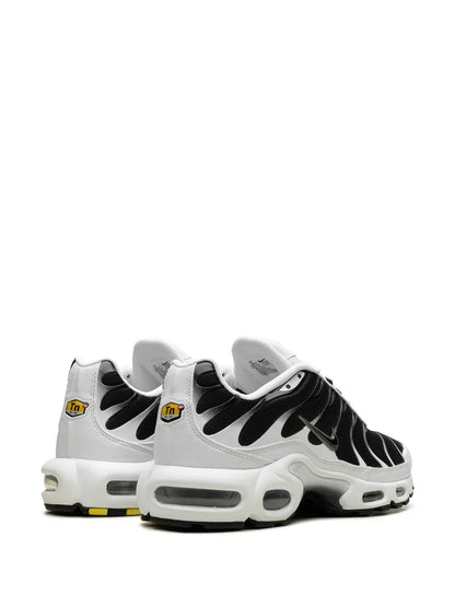 NIKE AIR MAX PLUS '' BLACK/WHITE'' SNEAKERS